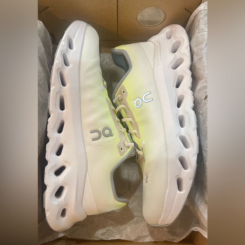 Brand New in Box Authentic On Women's Cloudtilt shoes size 9